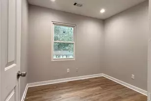 657 Robert E Lee Pkwy, Jonesboro, GA 30238 - Photo 11