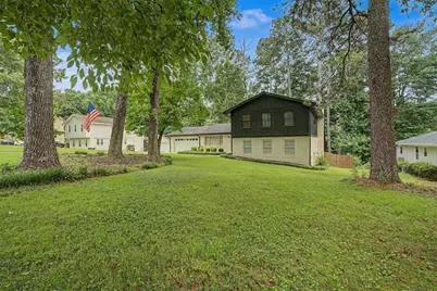 2204 Pine Point Drive, Lawrenceville, GA 30043 - Photo 31