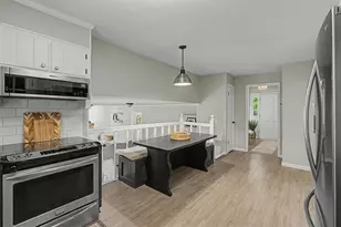2204 Pine Point Dr, Lawrenceville, GA 30043 - Photo 5