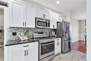 10680 Pinewalk Forest Cir, Alpharetta, GA 30022 - Photo 11