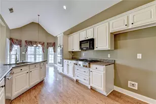 2095 Hickory Station Cir, Snellville, GA 30078 - Photo 9