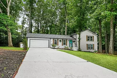 1469 W Rock Court, Stone Mountain, GA 30088 - Photo 3