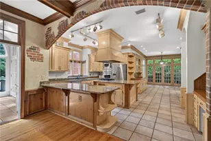 3640 Cloudland Dr, Atlanta, GA 30327 - Photo 11
