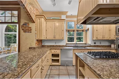 3640 Cloudland Drive, Atlanta, GA 30327 - Photo 9