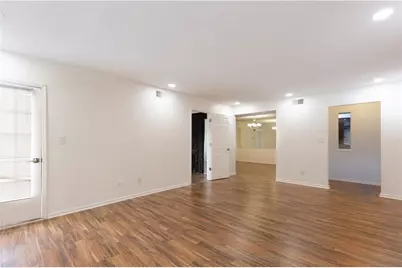 6851 Roswell Road #B15, Atlanta, GA 30328 - Photo 9