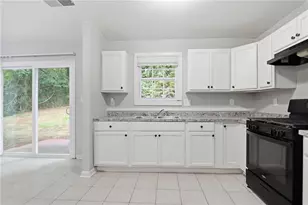 5202 Scarbrough Ln, Stone Mountain, GA 30088 - Photo 15