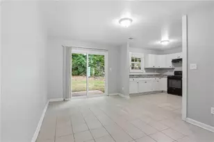 5202 Scarbrough Ln, Stone Mountain, GA 30088 - Photo 13