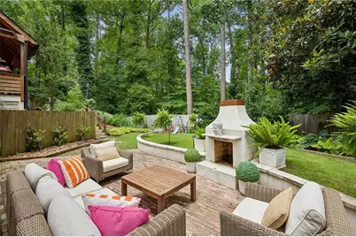 372 Pine Forest Road, Atlanta, GA 30342 - Photo 7