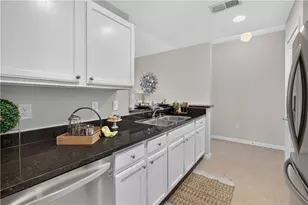 3040 Peachtree Rd NW, Atlanta, GA 30305 - Photo 5