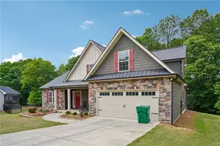 103 Fieldstone Cir, Carrollton, GA 30116 - Photo 3