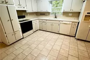 3380 Creek Hollow Dr, Marietta, GA 30062 - Photo 9