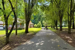 677 Bankshire Dr, Suwanee, GA 30024 - Photo 25