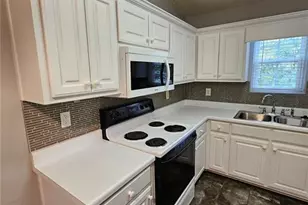 1406 Flanagan Mill Dr, Auburn, GA 30011 - Photo 9