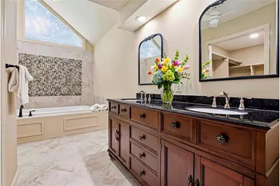 2571 Meadowglen Trail, Snellville, GA 30078 - Photo 15