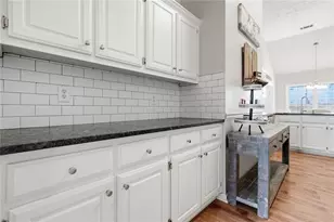 4389 Chatham View Dr, Buford, GA 30518 - Photo 7