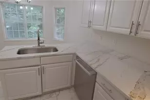 1050 Hillary Ln, Lawrenceville, GA 30043 - Photo 3