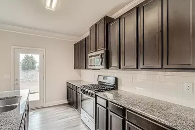 6811 Lancaster Xing, Flowery Branch, GA 30542 - Photo 7