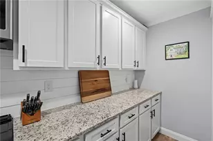 2190 Dresden Green NW, Kennesaw, GA 30144 - Photo 17