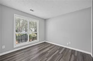 530 Sterling Pointe Ct, Lawrenceville, GA 30043 - Photo 5