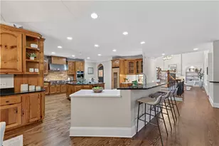 1055 Hedgerose Ln, Roswell, GA 30075 - Photo 13