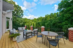 1055 Hedgerose Ln, Roswell, GA 30075 - Photo 11
