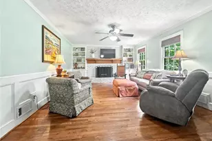 886 Ryan Ln SW, Lilburn, GA 30047 - Photo 9