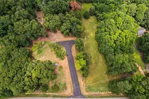 8450 Forsyth Commons Ct, Cumming, GA 30041 - Photo 11