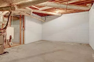 8180 Tynecastle Dr, Atlanta, GA 30350 - Photo 35