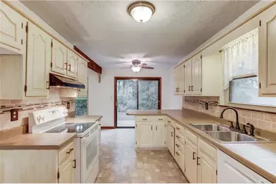 498 Candlewick Lane NW, Lilburn, GA 30047 - Photo 17