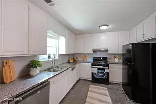1249 Pinedale Cir NW, Conyers, GA 30012 - Photo 5