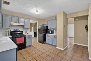 855 Underhill Ct, Buford, GA 30518 - Photo 3