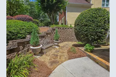 1056 Shady Valley Pl NE, Atlanta, GA 30324 - Photo 3
