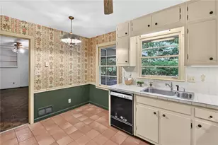 6885 Heathfield Dr, Atlanta, GA 30328 - Photo 11