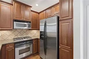 1147 Glenridge Pl, Atlanta, GA 30342 - Photo 17