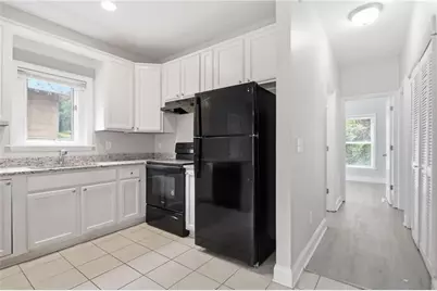562 Woodlawn Avenue NW, Atlanta, GA 30318 - Photo 17