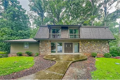4623 Huntridge Drive NE, Roswell, GA 30075 - Photo 1
