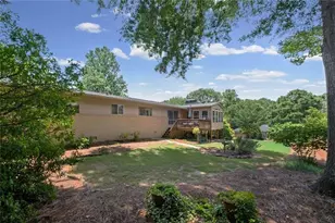 2730 Fontainebleau Dr, Dunwoody, GA 30360 - Photo 29