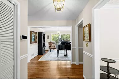 2730 Fontainebleau Drive, Dunwoody, GA 30360 - Photo 5
