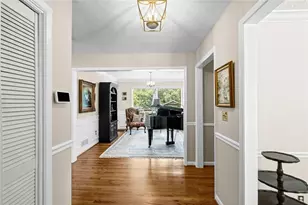 2730 Fontainebleau Dr, Dunwoody, GA 30360 - Photo 5