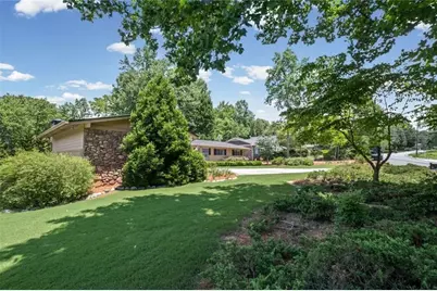 2730 Fontainebleau Drive, Dunwoody, GA 30360 - Photo 33