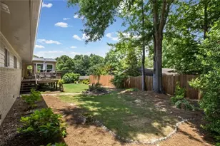 2730 Fontainebleau Dr, Dunwoody, GA 30360 - Photo 29