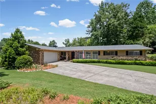 2730 Fontainebleau Dr, Dunwoody, GA 30360 - Photo 1