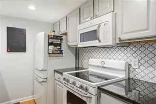 6900 Roswell Rd, Sandy Springs, GA 30328 - Photo 11