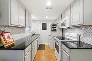 6900 Roswell Rd, Sandy Springs, GA 30328 - Photo 9