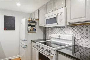 6900 Roswell Rd, Sandy Springs, GA 30328 - Photo 11