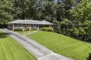 4870 Lansbury Dr, Sandy Springs, GA 30342 - Photo 3