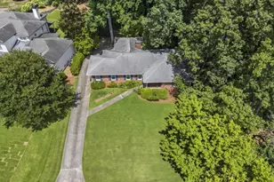 4870 Lansbury Dr, Sandy Springs, GA 30342 - Photo 7
