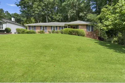4870 Lansbury Drive, Sandy Springs, GA 30342 - Photo 9