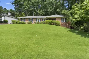 4870 Lansbury Dr, Sandy Springs, GA 30342 - Photo 9