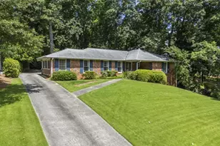 4870 Lansbury Dr, Sandy Springs, GA 30342 - Photo 5